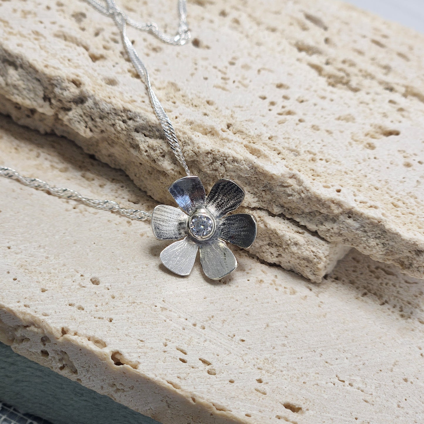 Daisy Pendant